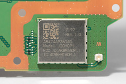 画像ギャラリー No.046のサムネイル画像 / 新型PS4「CUH-2000」分解レポート。カスタムAPUの刷新で生まれた余裕を小型化に振った，順当な進化版を見る