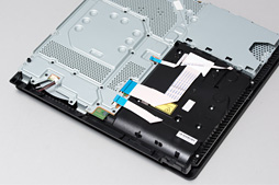 画像ギャラリー No.047のサムネイル画像 / 新型PS4「CUH-2000」分解レポート。カスタムAPUの刷新で生まれた余裕を小型化に振った，順当な進化版を見る