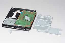 画像ギャラリー No.048のサムネイル画像 / 新型PS4「CUH-2000」分解レポート。カスタムAPUの刷新で生まれた余裕を小型化に振った，順当な進化版を見る