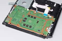 画像ギャラリー No.050のサムネイル画像 / 新型PS4「CUH-2000」分解レポート。カスタムAPUの刷新で生まれた余裕を小型化に振った，順当な進化版を見る
