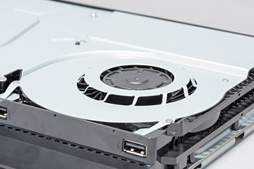 画像ギャラリー No.058のサムネイル画像 / 新型PS4「CUH-2000」分解レポート。カスタムAPUの刷新で生まれた余裕を小型化に振った，順当な進化版を見る
