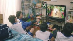 画像ギャラリー No.003のサムネイル画像 / PlayStation 4のコンセプトムービー「僕らの真ん中にPS4篇」が公開に