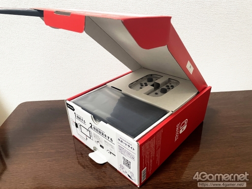 画像ギャラリー No.007のサムネイル画像 / 本日発売「Nintendo Switch（有機ELモデル）」を開封！ 映像や本体の仕様は従来モデルと何が違うのか，写真や動画で比較してみた