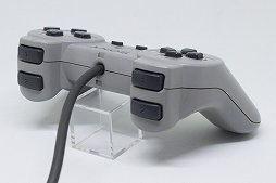 画像ギャラリー No.002のサムネイル画像 / PlayStation 5用ゲームパッド「DualSense」が発表されたので，PSシリーズを支えた「DUALSHOCK」の進化を見比べてみる