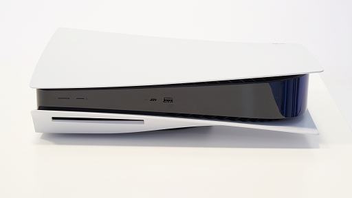 画像ギャラリー No.009のサムネイル画像 / 8K写真で見るPlayStation 5本体とDualSense。本体は静音性に優れ，ゲームパッドは新しくも実用的に