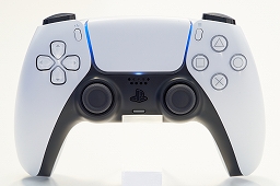 画像ギャラリー No.017のサムネイル画像 / 8K写真で見るPlayStation 5本体とDualSense。本体は静音性に優れ，ゲームパッドは新しくも実用的に