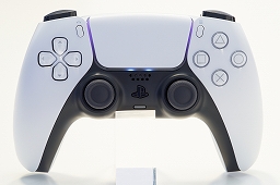 画像ギャラリー No.020のサムネイル画像 / 8K写真で見るPlayStation 5本体とDualSense。本体は静音性に優れ，ゲームパッドは新しくも実用的に