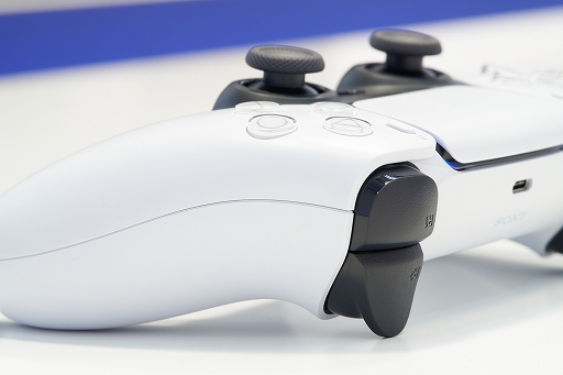 画像ギャラリー No.021のサムネイル画像 / 8K写真で見るPlayStation 5本体とDualSense。本体は静音性に優れ，ゲームパッドは新しくも実用的に