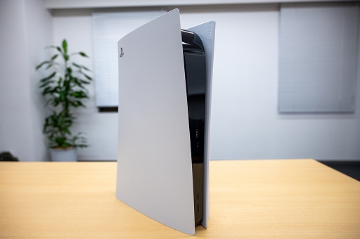 画像ギャラリー No.016のサムネイル画像 / PlayStation 5をひと足先に開封！　ベース取り付けまでを写真でレポート