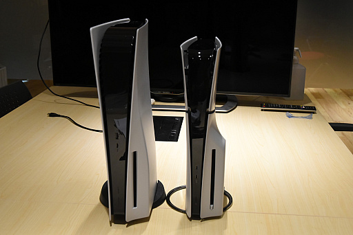 画像ギャラリー No.010のサムネイル画像 / スリムになった新型PS5を従来型と比較してみた。思った以上に小さく軽く，カバーの取り外しはより手軽に