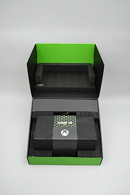 画像ギャラリー No.003のサムネイル画像 / 「Xbox Series X」と「Xbox Series S」を開封してみた。本体デザインと同様に収納方法もシンプルでスッキリ
