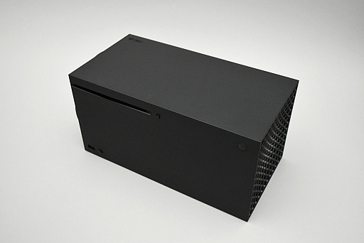 画像ギャラリー No.008のサムネイル画像 / 「Xbox Series X」と「Xbox Series S」を開封してみた。本体デザインと同様に収納方法もシンプルでスッキリ