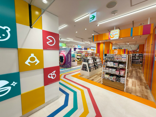 画像ギャラリー No.001のサムネイル画像 / バンダイナムコの体験型ショップ「バンダイナムコ Cross Store」が渋谷にオープン。フィギュアや一番くじ，たまごっちなども勢ぞろい！