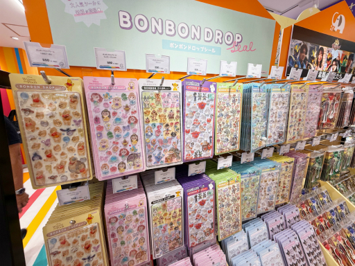画像ギャラリー No.008のサムネイル画像 / バンダイナムコの体験型ショップ「バンダイナムコ Cross Store」が渋谷にオープン。フィギュアや一番くじ，たまごっちなども勢ぞろい！