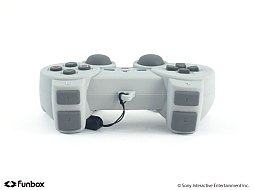 画像ギャラリー No.008のサムネイル画像 / 「PlayStation」のコントローラを再現したシリコンポーチが本日発売。サイズまで再現した存在感抜群のグッズ