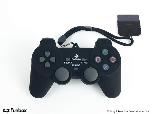 画像ギャラリー No.014のサムネイル画像 / 「PlayStation」のコントローラを再現したシリコンポーチが本日発売。サイズまで再現した存在感抜群のグッズ