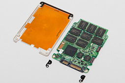 画像ギャラリー No.008のサムネイル画像 / Intelの新しいPC向けSSD「SSD 730」を試す。データセンター向けSSDをPC向けにチューンしたモデルは，日常的な用途で速かった