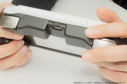 画像ギャラリー No.006のサムネイル画像 / 上越電子工業，新型PS Vitaの背面タッチパネルをL2/R2ボタンに擬似変換できる機能付きグリップを4月下旬に発売