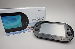 画像ギャラリー No.001のサムネイル画像 / HW短評：ゲームテック「DEKAVITA7」（1）ゲームパッドやディスプレイなどをチェックしてみる