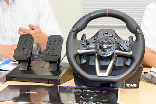 画像ギャラリー No.002のサムネイル画像 / HORIのステアリングコントローラ「Racing Wheel Apex」はリアルさではなく，プレイしやすさを追求。開発者に特徴を聞く