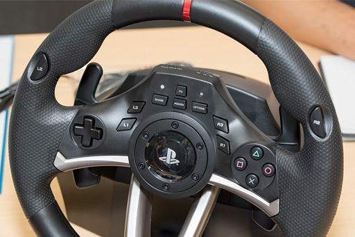 画像ギャラリー No.012のサムネイル画像 / HORIのステアリングコントローラ「Racing Wheel Apex」はリアルさではなく，プレイしやすさを追求。開発者に特徴を聞く