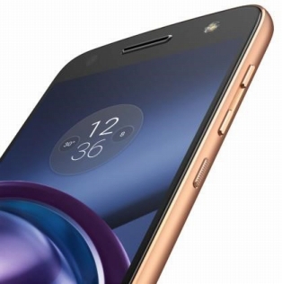 画像ギャラリー No.002のサムネイル画像 / 専用アクセサリで機能追加できるスマートフォン「Moto Z」に新色「ブラックゴールド」が加わる