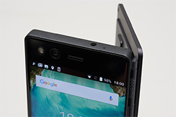 画像ギャラリー No.008のサムネイル画像 / ドコモから発売の2画面スマートフォン「M Z-01K」をテスト。クセの強い端末が輝くのは“ながらプレイ”のとき？