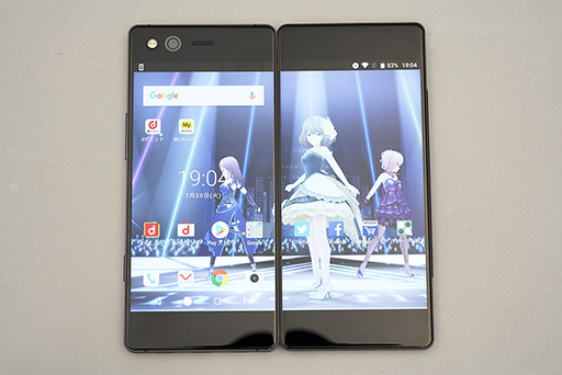 画像ギャラリー No.017のサムネイル画像 / ドコモから発売の2画面スマートフォン「M Z-01K」をテスト。クセの強い端末が輝くのは“ながらプレイ”のとき？