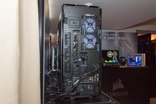 画像ギャラリー No.007のサムネイル画像 / ［COMPUTEX］本体だけで重量約30kg。ゲーム用と配信用2枚のマザーボードが載る超大型のストリーマー向けPCケースをCorsairが訴求