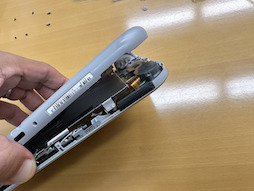 画像ギャラリー No.010のサムネイル画像 / Switch Liteのボディを透明にしたかったので，分解して交換してみた（「買い物Surfer」第14回）