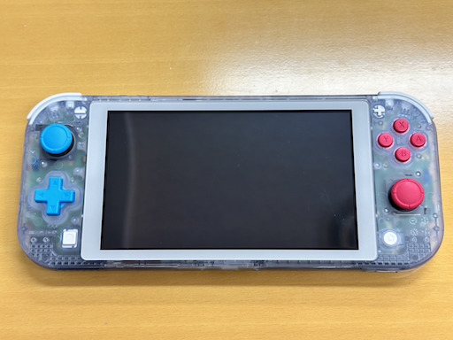 画像ギャラリー No.142のサムネイル画像 / Switch Liteのボディを透明にしたかったので，分解して交換してみた（「買い物Surfer」第14回）