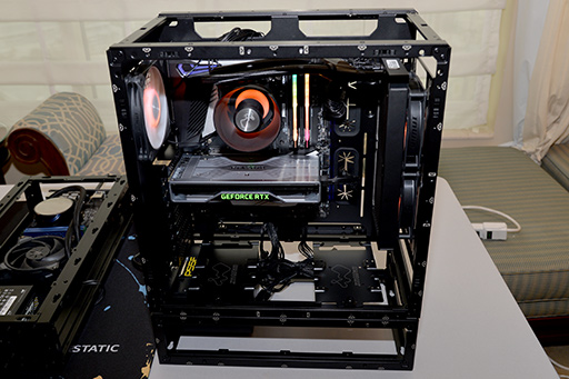 画像ギャラリー No.003のサムネイル画像 / 自作PCはPCケースも自分流で組み立てる時代に？ InWinが5つのユニットで合体・変形できるPCケース「ModFree」を発表