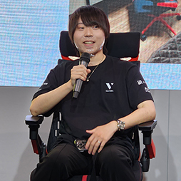画像ギャラリー No.015のサムネイル画像 / オフィス家具のイトーキが本気で作ったeスポーツ向けチェア「Act Gaming」が発売。約15万円の椅子の座り心地は？