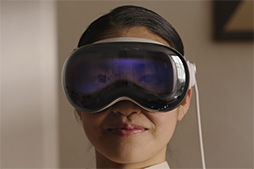 画像ギャラリー No.004のサムネイル画像 / AppleのXR HMD「Vision Pro」発表！　周囲を認識する「空間コンピューティング」を実現しつつ，Apple Arcadeのゲームもプレイできる
