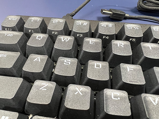 画像ギャラリー No.008のサムネイル画像 / 磁気式キースイッチ採用で65％サイズのゲーマー向けキーボードがエレコムから登場