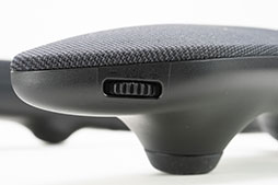 画像ギャラリー No.016のサムネイル画像 / パナソニックのネックバンド型ワイヤレススピーカー「SC-GNW10」は，身に付けるサラウンドスピーカーという新しい選択肢だ【PR】