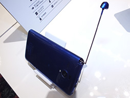 画像ギャラリー No.008のサムネイル画像 / ソフトバンクの夏スマホ，AQUOS PHONE Xx 206SHとARROWS A 202Fをじっくり触ってきた。ハイエンドモデル2機種の実力はいかに？