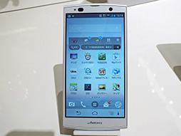 画像ギャラリー No.021のサムネイル画像 / ソフトバンクの夏スマホ，AQUOS PHONE Xx 206SHとARROWS A 202Fをじっくり触ってきた。ハイエンドモデル2機種の実力はいかに？