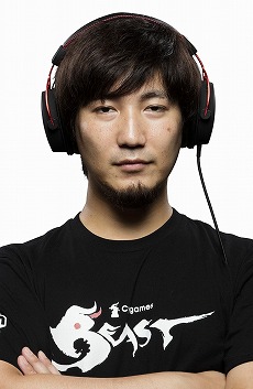 画像ギャラリー No.004のサムネイル画像 / NTTドコモ，TGS 2019会場でときど選手対ウメハラ選手の「SFV」による対戦をARで披露。5G対応スマホを使った対戦イベントも実施