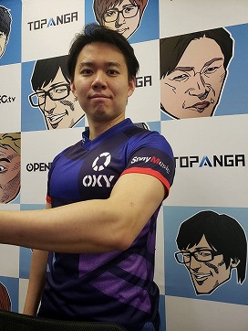 画像ギャラリー No.005のサムネイル画像 / NTTドコモ，TGS 2019会場でときど選手対ウメハラ選手の「SFV」による対戦をARで披露。5G対応スマホを使った対戦イベントも実施
