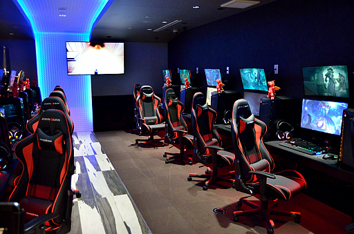 画像ギャラリー No.012のサムネイル画像 / 最新のMSI製ゲーマー向けPCが体験できるeスポーツエリアが，カスタマカフェ歌舞伎町店に登場