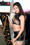 画像ギャラリー No.289のサムネイル画像 / TGS 2018会場を彩ったコンパニオン・コスプレイヤーの写真集をお届け。もちろんZIPファイル付き