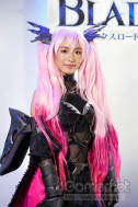 画像ギャラリー No.398のサムネイル画像 / TGS 2018会場を彩ったコンパニオン・コスプレイヤーの写真集をお届け。もちろんZIPファイル付き