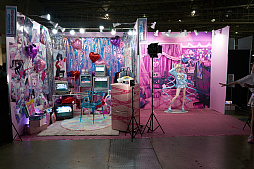 画像ギャラリー No.080のサムネイル画像 / 「ニコニコ超会議2023」フォトレポート。ステージイベントは声出しも解禁，参加者にニコニコ笑顔が浮かんだ会場の様子をお届け
