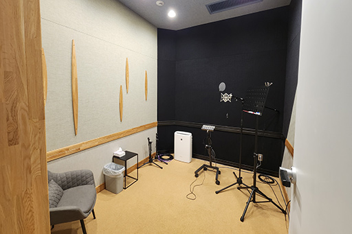 画像ギャラリー No.018のサムネイル画像 / 「ホロライブ」の映像はここから生まれる！ 27億円をかけたカバーの新スタジオはどこがすごいのか