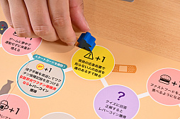 画像ギャラリー No.009のサムネイル画像 / 肝臓のこともっと考えよ？　“肝炎を自分ゴト化”する人生系ボードゲーム「肝炎すごろく」でたどった，常飲者と健康者の末路