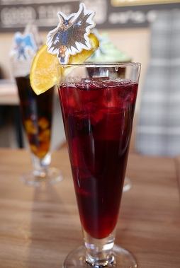画像ギャラリー No.026のサムネイル画像 / カプコンカフェ，「ロックマンエグゼ」シリーズコラボ試食会レポート。バトルフィールドを再現したフードメニューなどユニークな品がラインナップ
