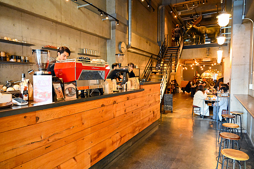 画像ギャラリー No.002のサムネイル画像 / 大スクリーンでゲーム推し活しようぜ！　“レンタルシアター”の165インチ画面で至高のひとときを味わえる時代が来た