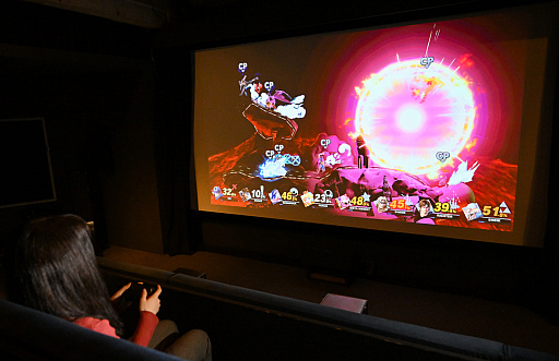 画像ギャラリー No.010のサムネイル画像 / 大スクリーンでゲーム推し活しようぜ！　“レンタルシアター”の165インチ画面で至高のひとときを味わえる時代が来た