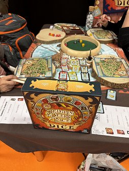 画像ギャラリー No.023のサムネイル画像 / フランスのアナログゲームの祭典，実は大規模。日本の「ナナ」が大賞で話題にもなった「FIJ 2024」はこんなイベントだ